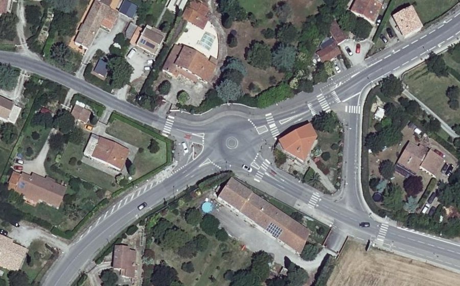Vue aérienne du Rond-point anonyme n°972231712