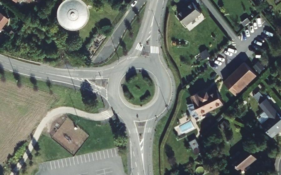 Vue aérienne du Rond-point anonyme n°97225366