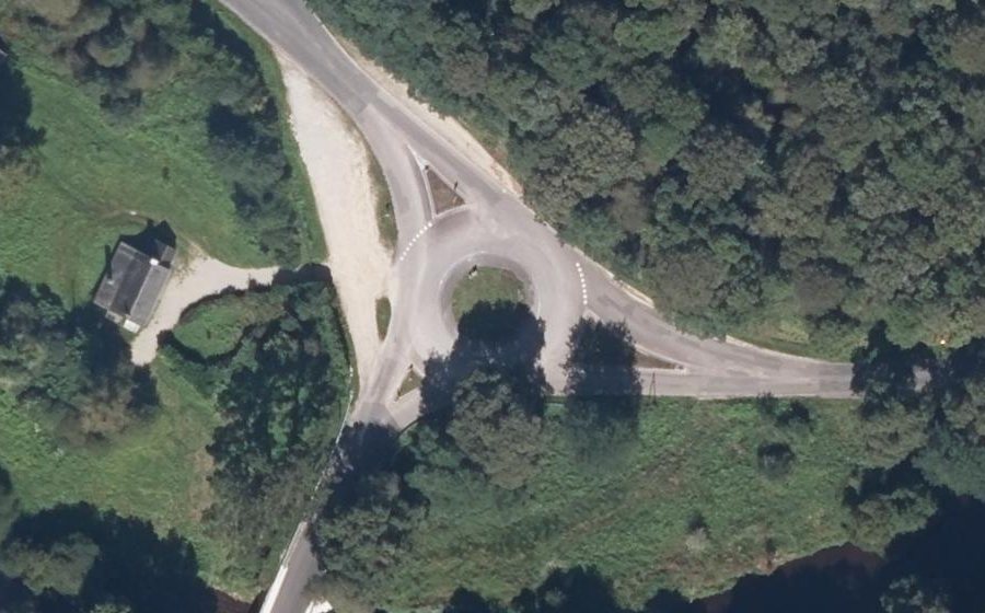 Vue aérienne du Rond-point anonyme n°972354525