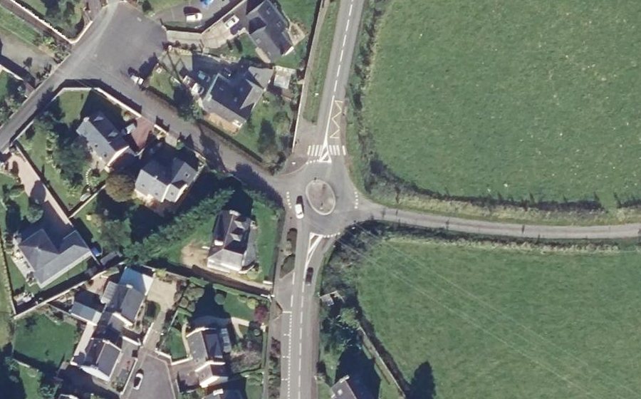 Vue aérienne du Rond-point anonyme n°97237103