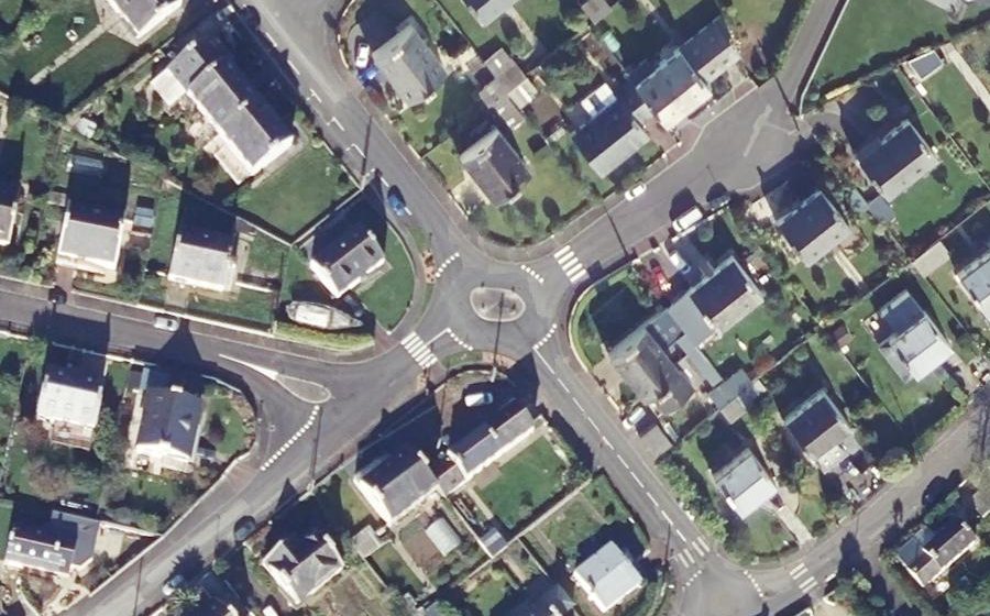 Vue aérienne du Rond-point anonyme n°97237122