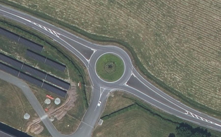 Vue aérienne du Rond-point anonyme n°97241486