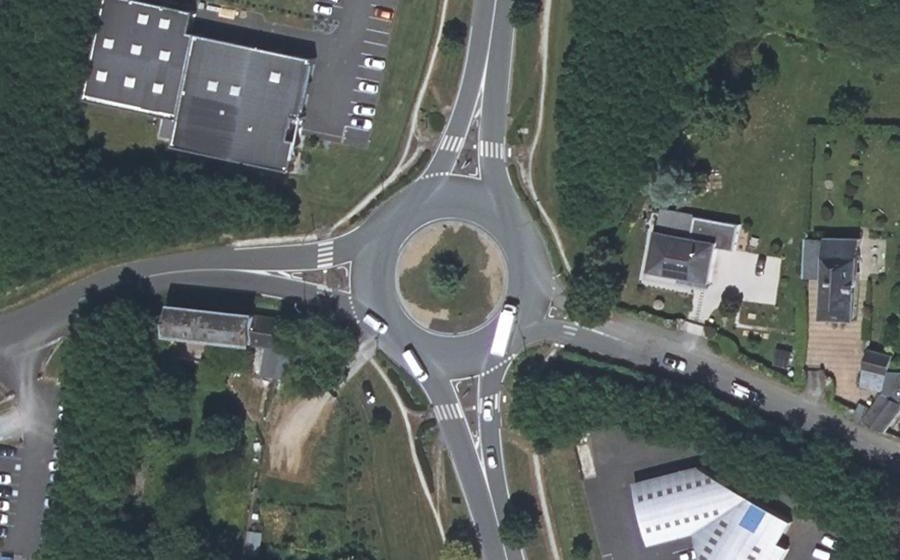 Vue aérienne du Rond-point anonyme n°97241492