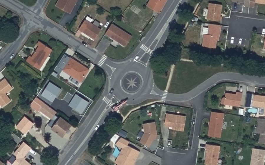 Vue aérienne du Rond-point anonyme n°972488011