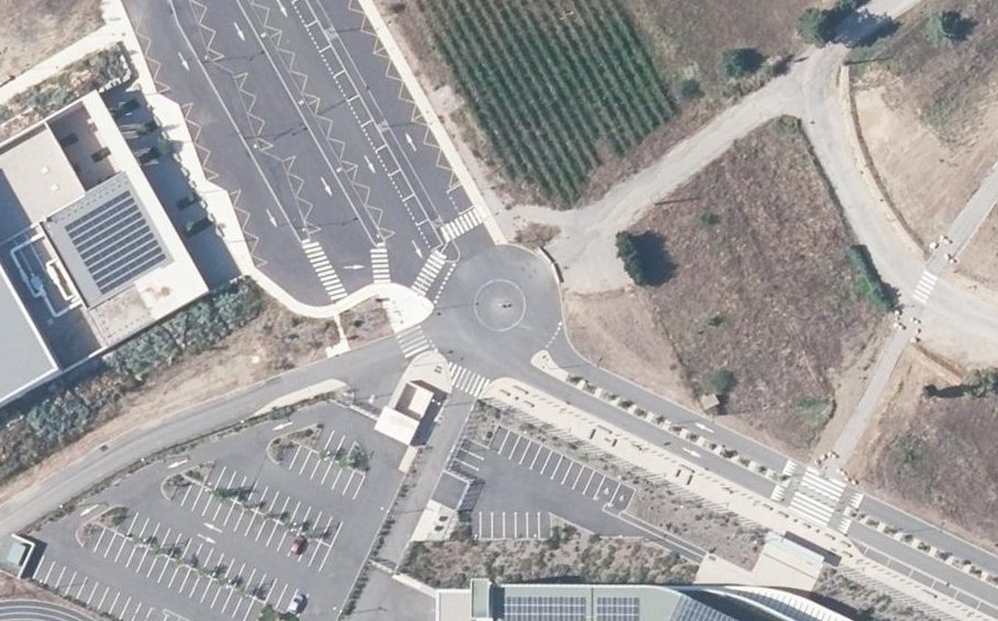 Vue aérienne du Rond-point anonyme n°972818207