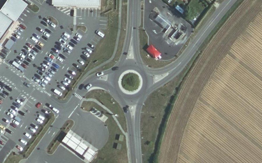 Vue aérienne du Rond-point anonyme n°972947411