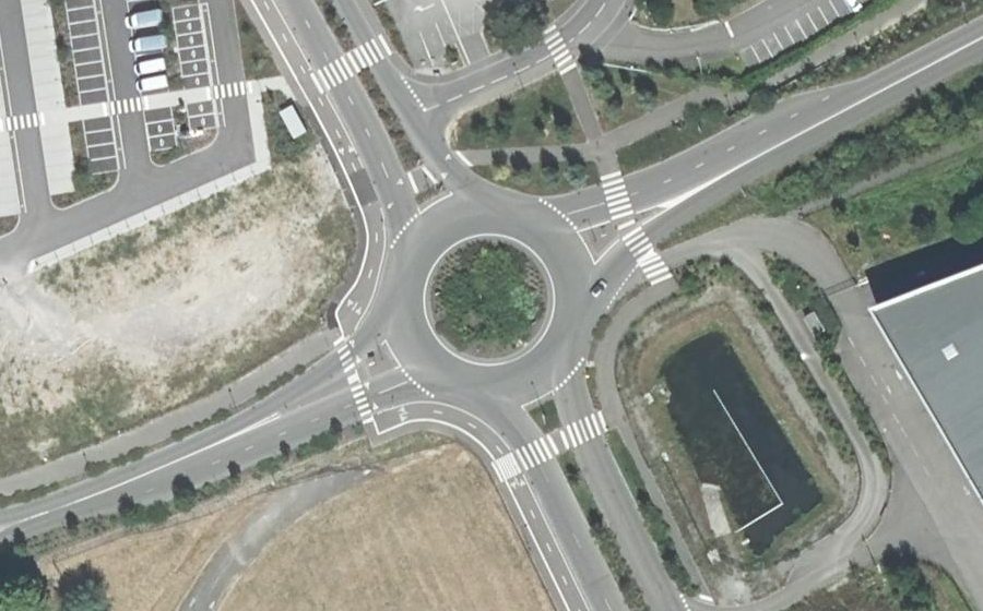 Vue aérienne du Rond-point anonyme n°973053790