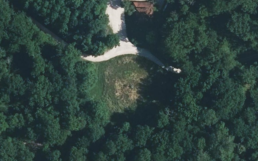 Vue aérienne du Rond-point anonyme n°97329673