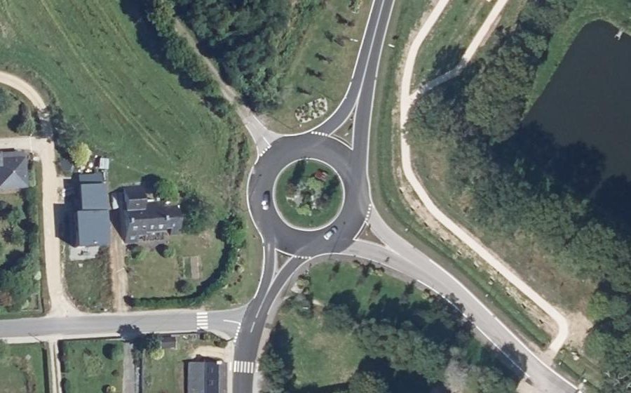 Vue aérienne du Rond-point anonyme n°973311960