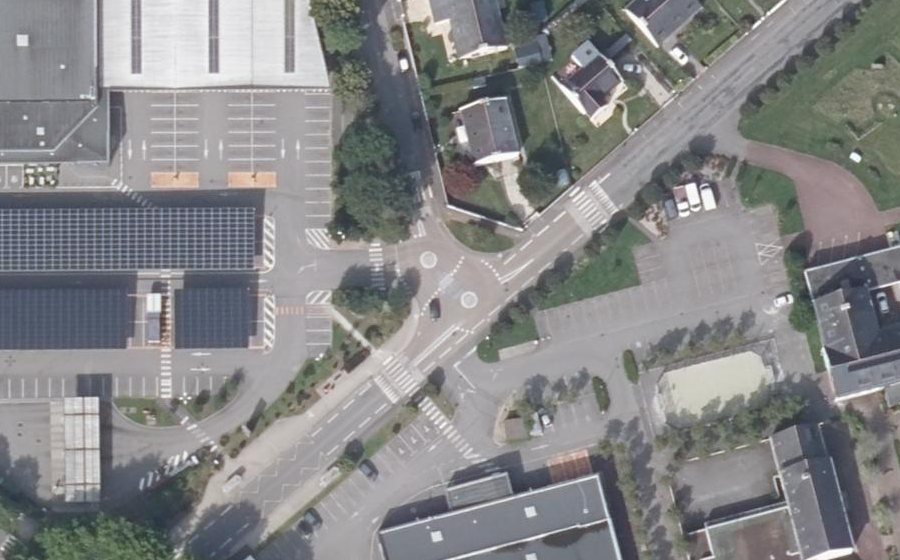 Vue aérienne du Rond-point anonyme n°973315938