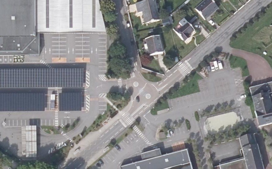 Vue aérienne du Rond-point anonyme n°973315939