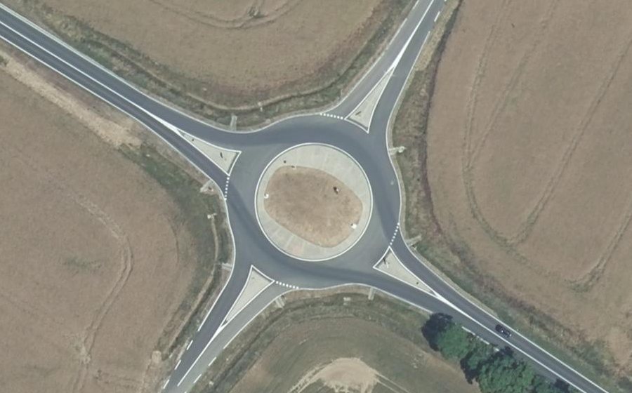 Vue aérienne du Rond-point anonyme n°973433867