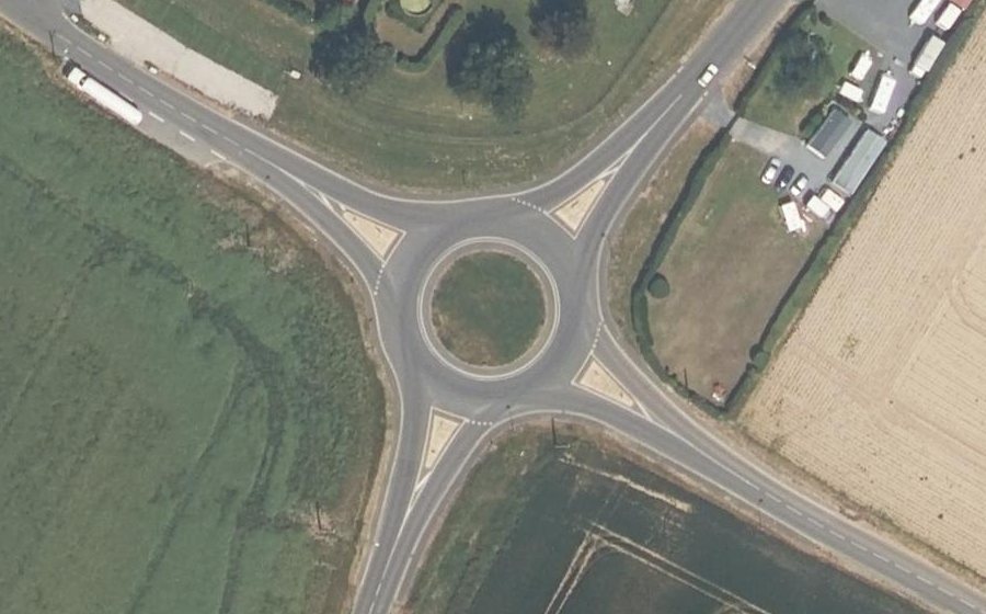 Vue aérienne du Rond-point anonyme n°973447122