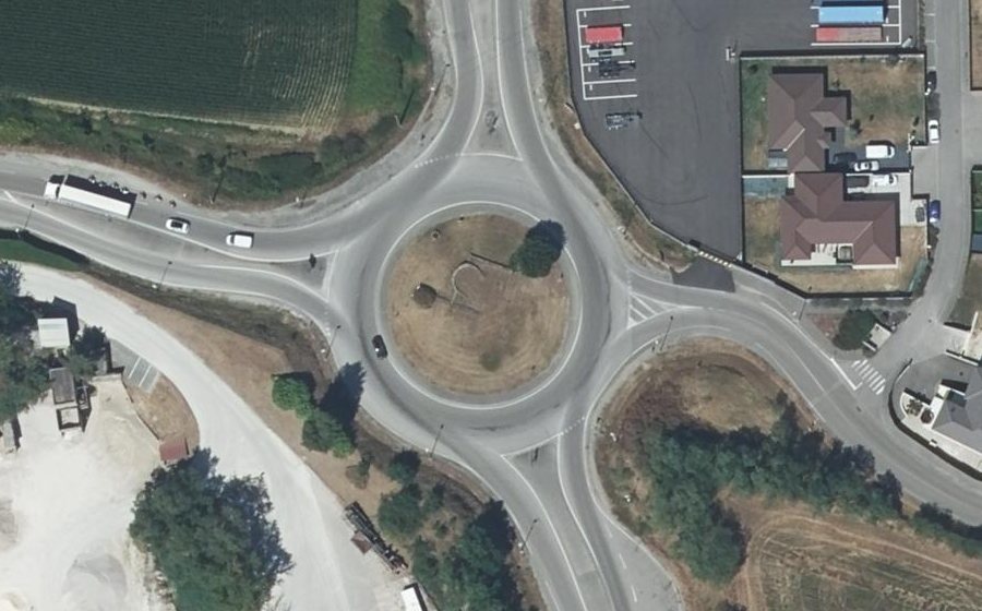 Vue aérienne du Rond-point anonyme n°973606661
