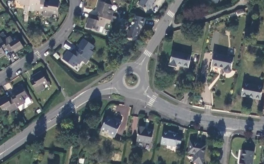 Vue aérienne du Rond-point anonyme n°97378797