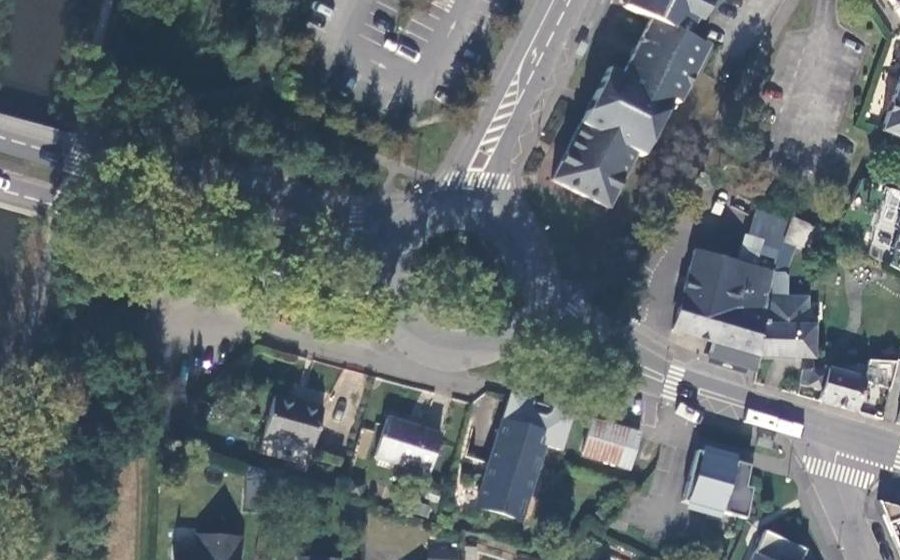 Vue aérienne du Rond-point anonyme n°97378803