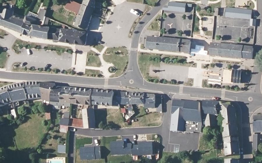 Vue aérienne du Rond-point anonyme n°973875142