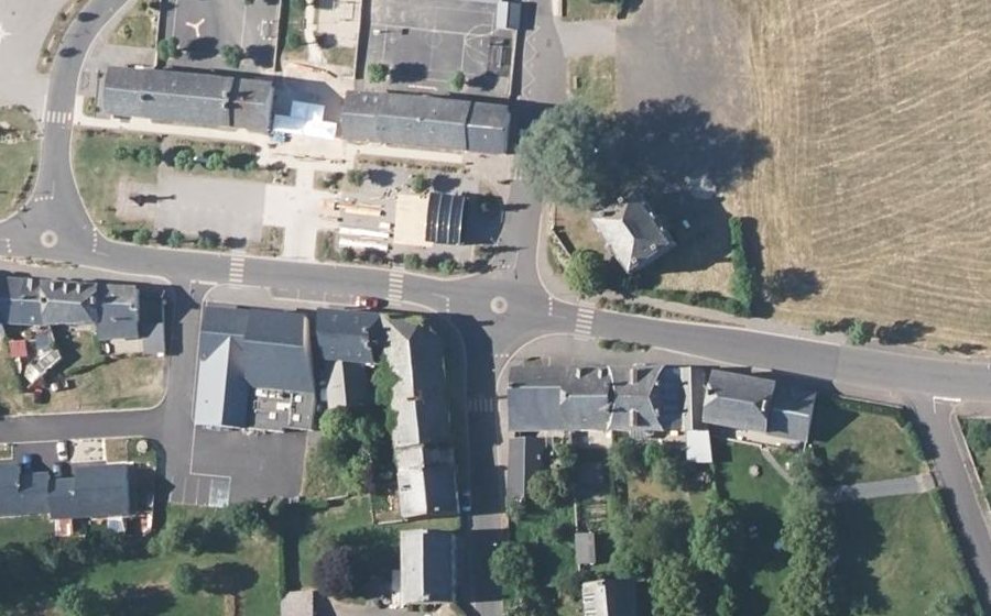 Vue aérienne du Rond-point anonyme n°973875146