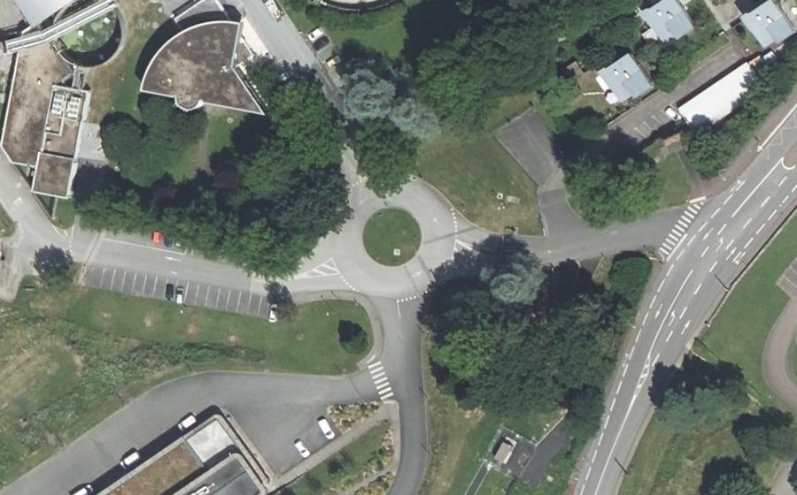 Vue aérienne du Rond-point anonyme n°97389979