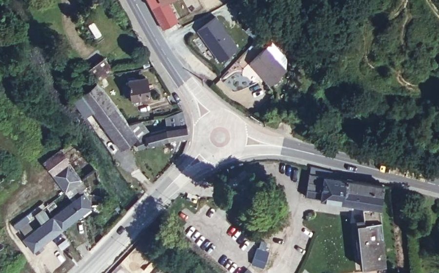 Vue aérienne du Rond-point anonyme n°973930607