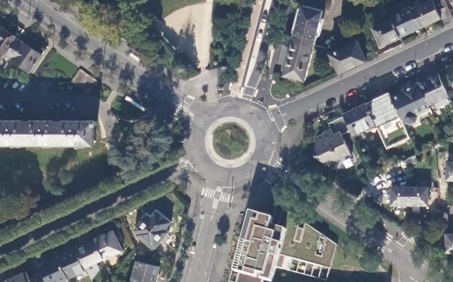 Vue aérienne du Rond-point anonyme n°97417157