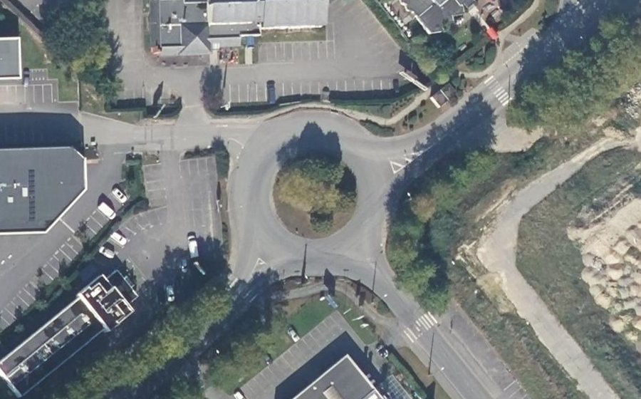 Vue aérienne du Rond-point anonyme n°97419610
