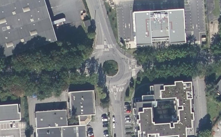 Vue aérienne du Rond-point anonyme n°97419613