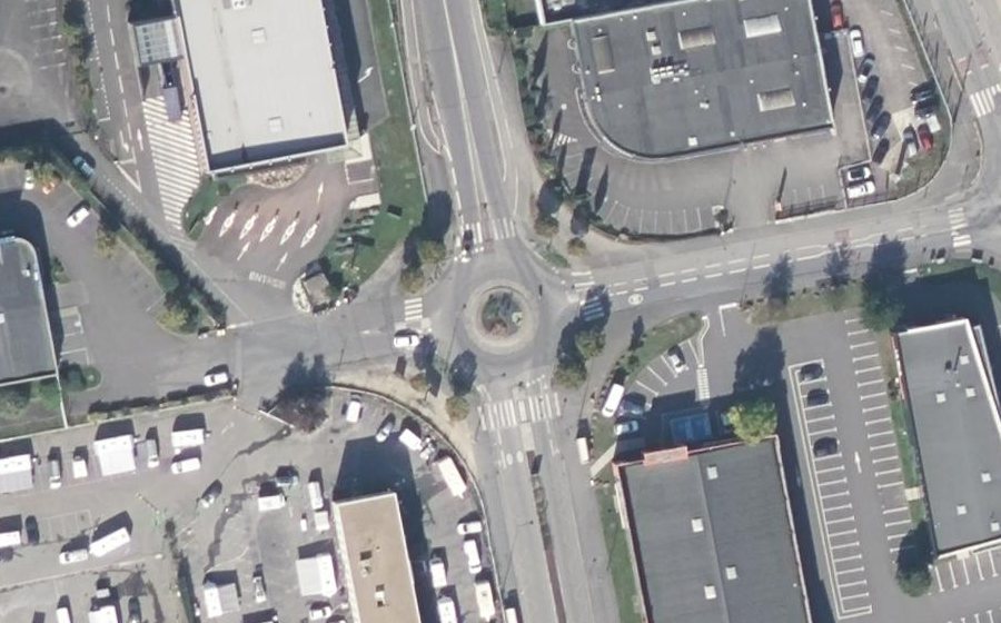 Vue aérienne du Rond-point anonyme n°97421325