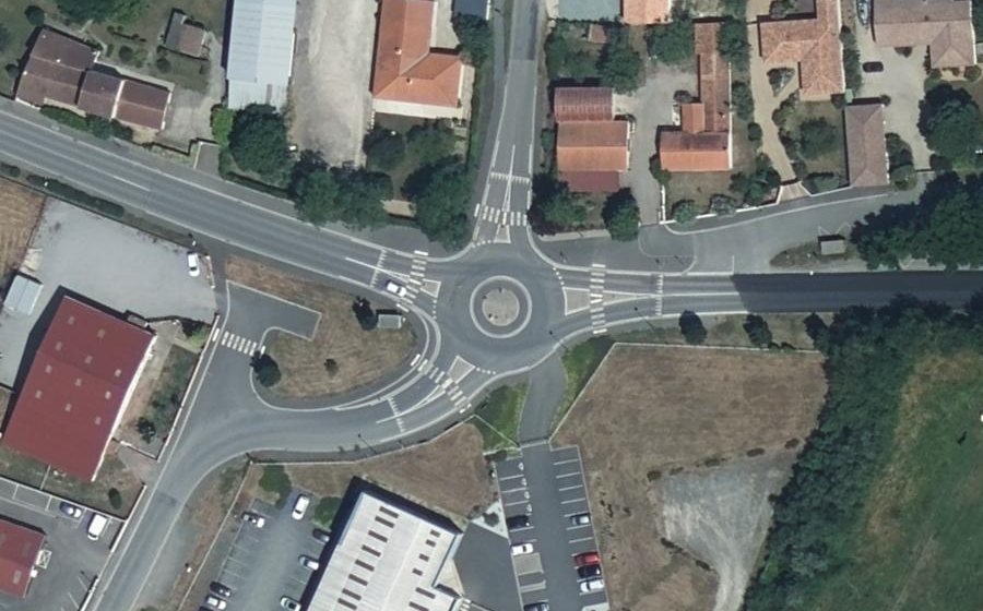 Vue aérienne du Rond-point anonyme n°974293984