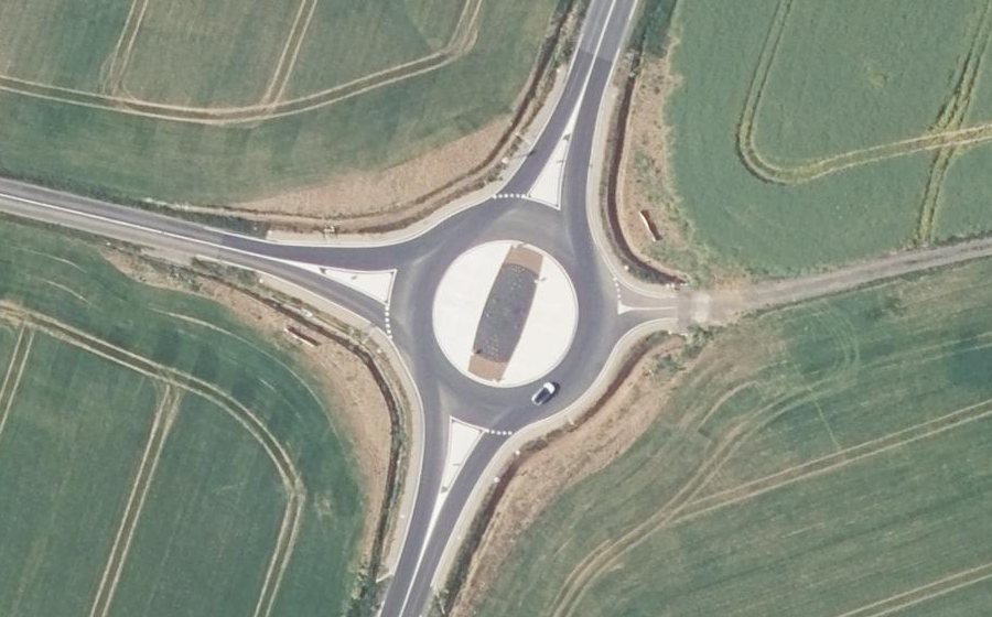 Vue aérienne du Rond-point anonyme n°974611454