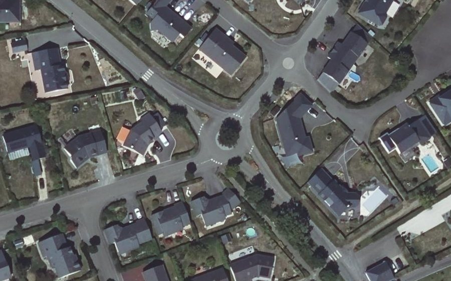 Vue aérienne du Rond-point anonyme n°974919341