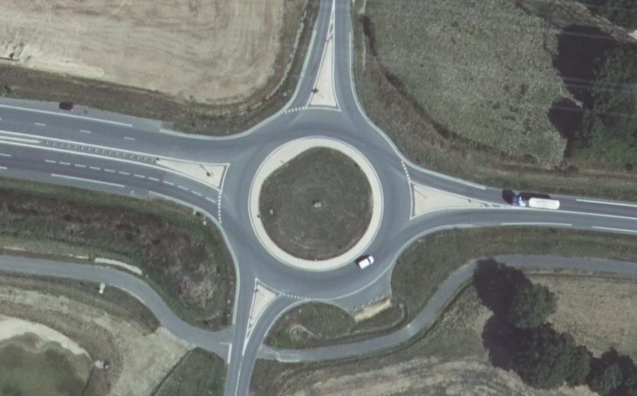 Vue aérienne du Rond-point anonyme n°974920528