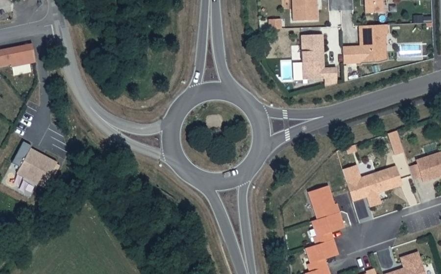 Vue aérienne du Rond-point anonyme n°97509419