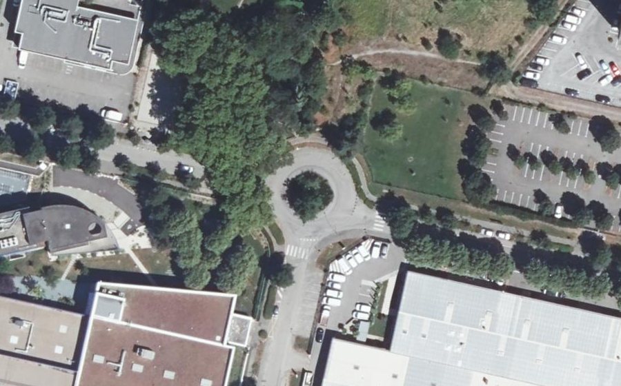 Vue aérienne du Rond-point anonyme n°9751750