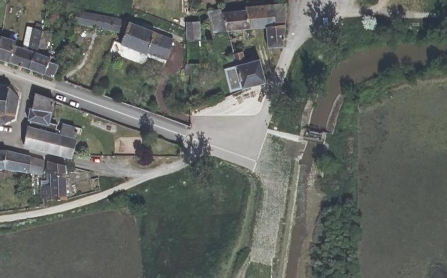 Vue aérienne du Rond-point anonyme n°975359977