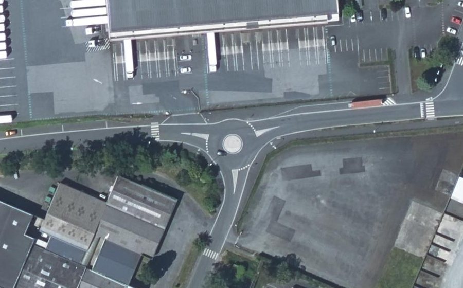 Vue aérienne du Rond-point anonyme n°975371371