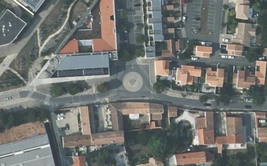 Vue aérienne du Rond-point anonyme n°97537368