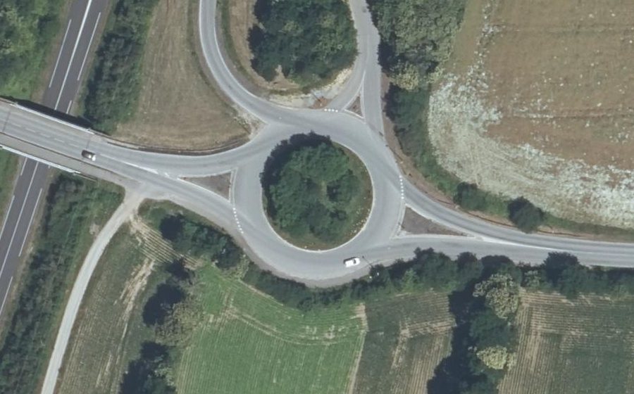 Vue aérienne du Rond-point anonyme n°97546873