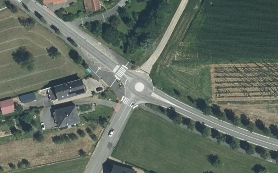 Vue aérienne du Rond-point anonyme n°975620231