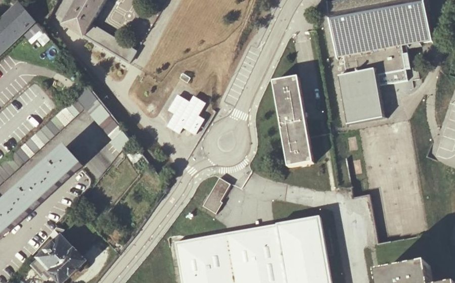 Vue aérienne du Rond-point anonyme n°975816351