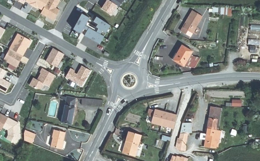 Vue aérienne du Rond-point anonyme n°976060981