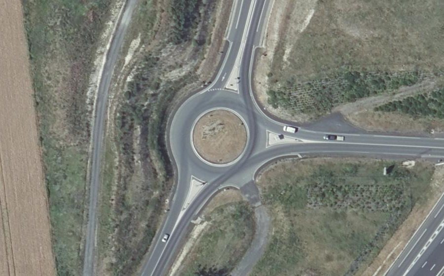 Vue aérienne du Rond-point anonyme n°976632899