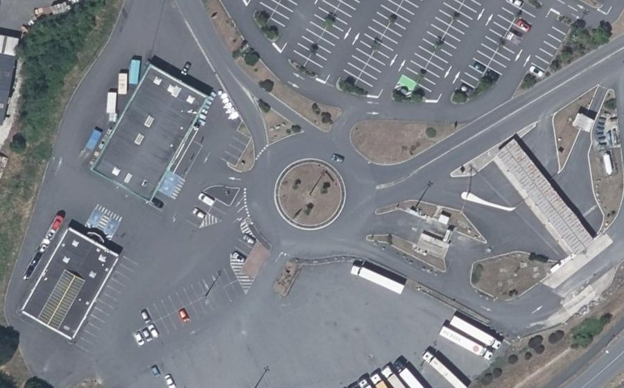 Vue aérienne du Rond-point anonyme n°97706377