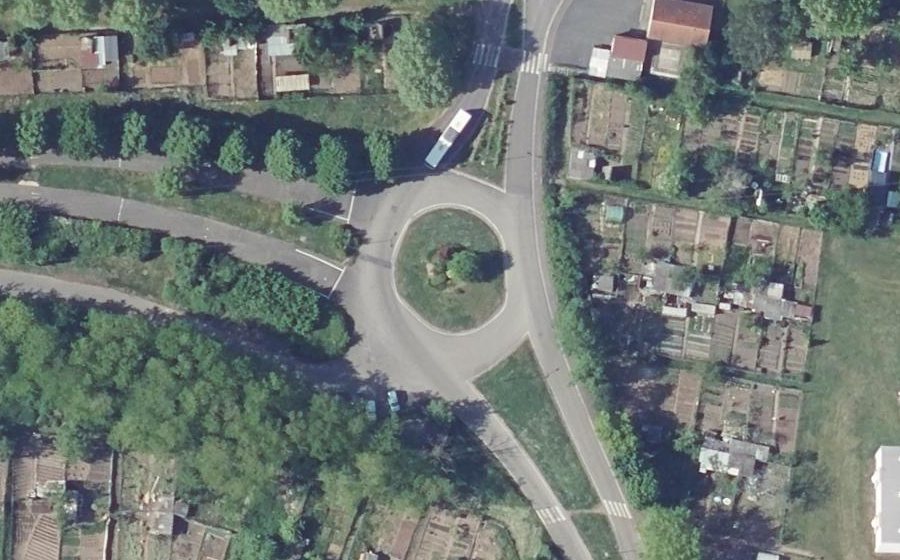 Vue aérienne du Rond-point anonyme n°97718730