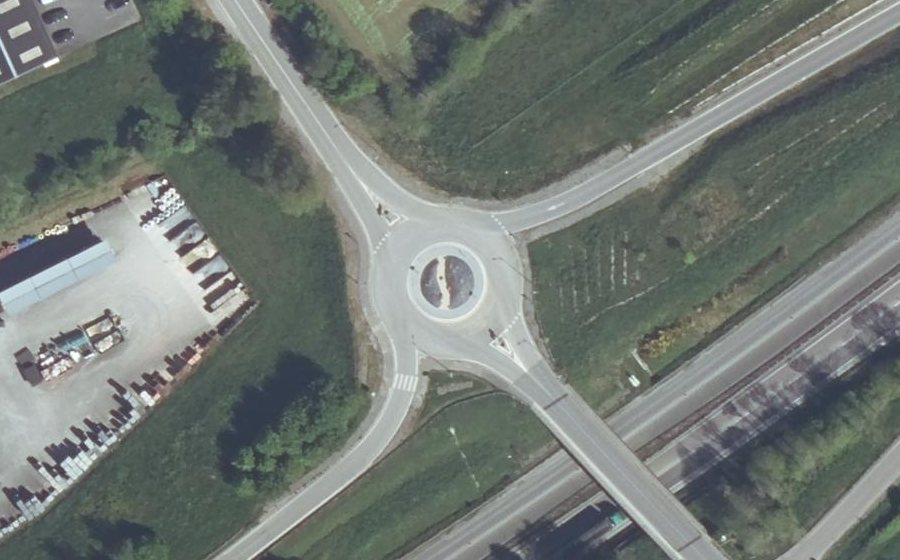 Vue aérienne du Rond-point anonyme n°977359010