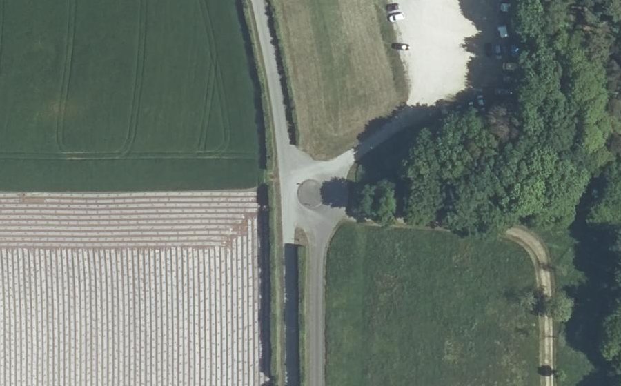 Vue aérienne du Rond-point anonyme n°977412518