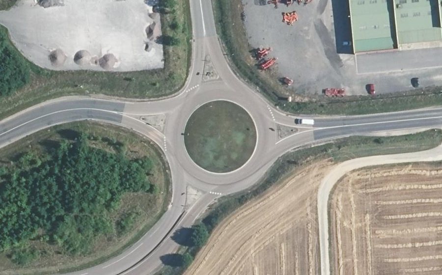 Vue aérienne du Rond-point anonyme n°97751860