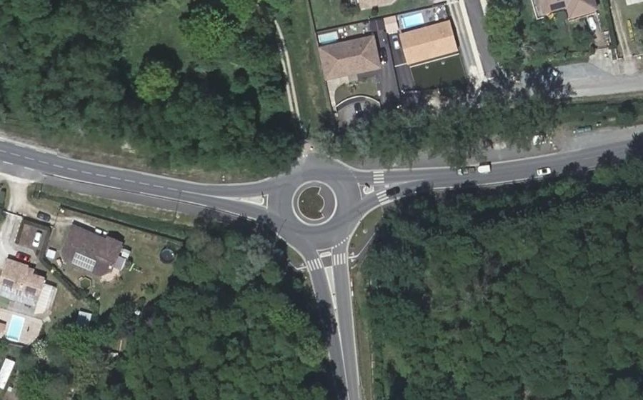 Vue aérienne du Rond-point anonyme n°977553495