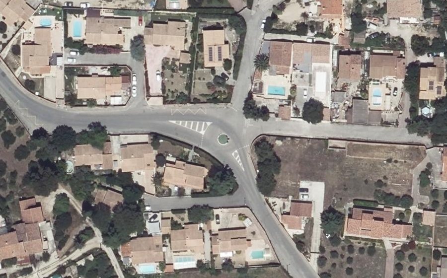 Vue aérienne du Rond-point anonyme n°977563822