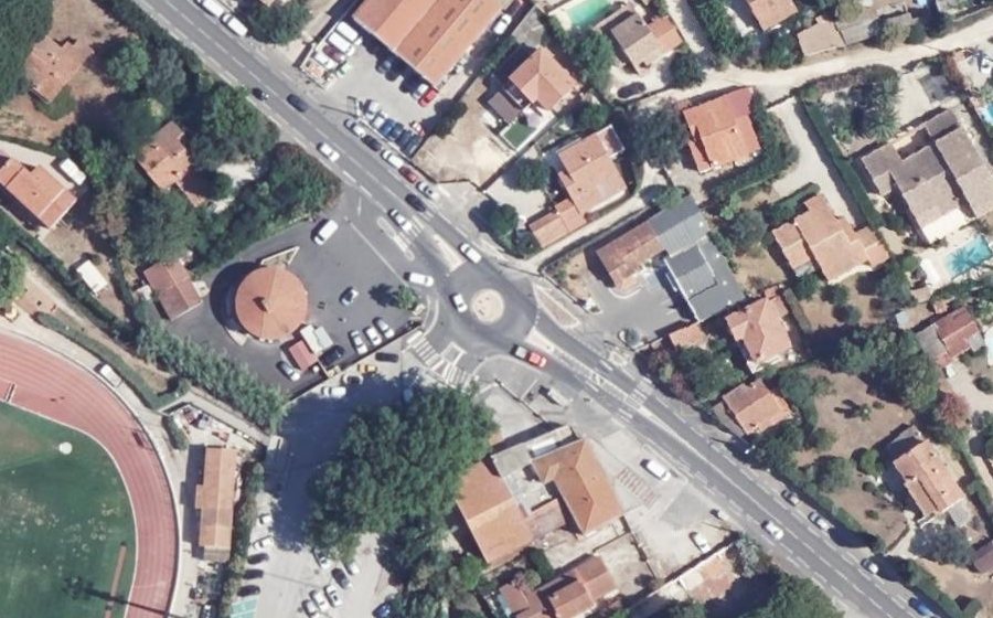 Vue aérienne du Rond-point anonyme n°977772280